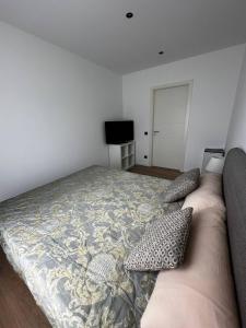 Postel nebo postele na pokoji v ubytování Side Sunset Eschenlohe Apartment + 2 fotografie