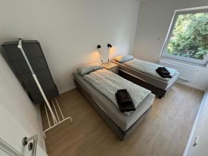 a small room with two beds and a window at Big House I 15 Beds I 8 Sleeping Room I Parking in Bad Oeynhausen