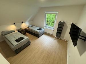 a small room with two beds and a window at Big House I 15 Beds I 8 Sleeping Room I Parking in Bad Oeynhausen