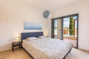 a bedroom with a bed and a large window at El Oasis Martinica 8 Bajo A in Fuente Alamo +18 photos