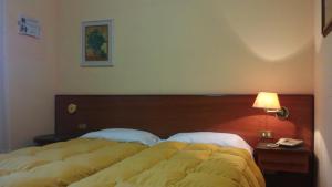 Ein Bett oder Betten in einem Zimmer der Unterkunft Hotel Due Fontane