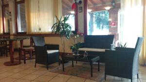 Ein Sitzbereich in der Unterkunft Hotel Due Fontane