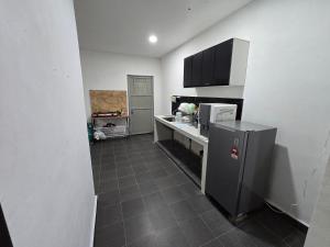 Küche/Küchenzeile in der Unterkunft Radzz Homestay