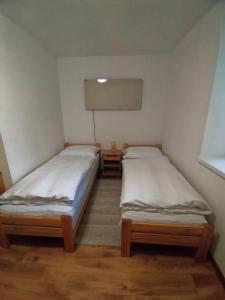 Posteľ alebo postele v izbe v ubytovaní Ubytovanie s kuchynkou