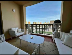 Balcony o terrace sa Joy Luxury Apartment