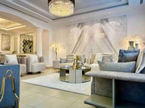 Seating area sa Joy Luxury Apartment