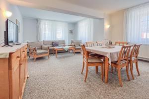 a living room with a table and chairs and a couch at Villa Viktoria Whg 16 - "Auskuck" in Kölpinsee