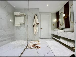 Bathroom sa Joy Luxury Apartment