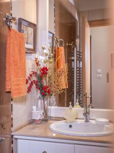 Koupelna v ubytování Vasiliki's cottage - Alykes Volos + 46 fotografií