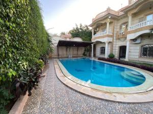 Swimmingpoolen hos eller tæt på ڤيلا الرمز كينج مريوط الإسكندرية