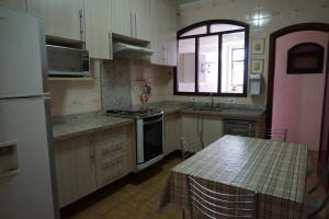Una cocina o zona de cocina en Apartamento Áureo Guenaga