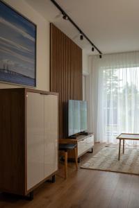 Μια τηλεόραση ή/και κέντρο ψυχαγωγίας στο Apartament SEA FOAM DŹWIRZYNO