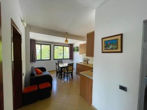 Kuchyň nebo kuchyňský kout v ubytování Kloi Luxe Appart-Hotel + 37 fotografií