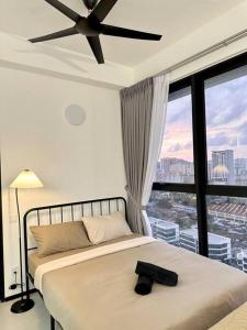 a bedroom with a bed with a ceiling fan at URBAN Georgetown 9Pax 4QueenBed 3Bedroom 2Bath 2carparks in Jelutong