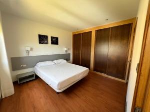 Postel nebo postele na pokoji v ubytování Porto Cabana by Miramar Stays