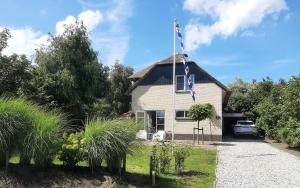 a house with an american flag on it at Duinvilla met sauna en whirlpool in Makkum