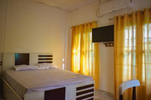 Vrindavan homestay的电视和/或娱乐中心