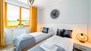 Posteľ alebo postele v izbe v ubytovaní VacationClub - Myśliwska 58 Apartament 1 + 6 fotografií