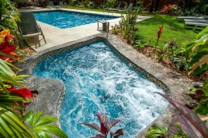 Bazén v ubytování Hanalei Colony Resort F3 nebo v jeho okolí