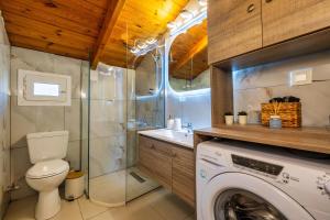 Koupelna v ubytování Ionian Serenity House + 8 fotografií