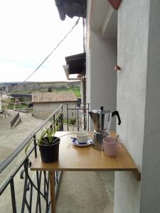 Un balcón o terraza de Casa Rural La Maestra