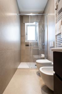 Koupelna v ubytování Lenuccia Home + 30 fotografií