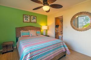 Lova arba lovos apgyvendinimo įstaigoje Hanalei Colony Resort I-2