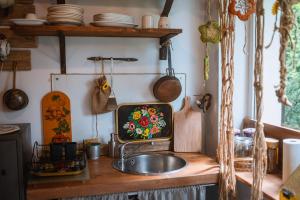 a kitchen with a sink and a counter with dishes at Apartament Jak z obrazka in Jędrzychowice
