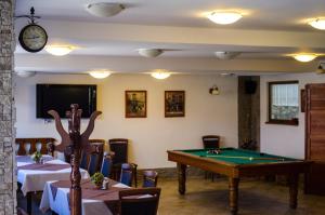 a restaurant with a pool table in a room at Penzión Vila Petra Bed&Breakfast in Veľký Slavkov
