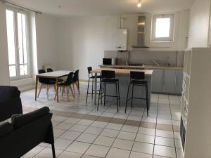 Φωτογραφία από το άλμπουμ του Grand appartement lumieux avec parquet σε Nevers +16 φωτογραφίες