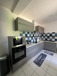 Η κουζίνα ή μικρή κουζίνα στο Magnifique appartement