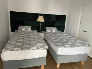 Giường trong phòng chung tại Apartament blisko dworca