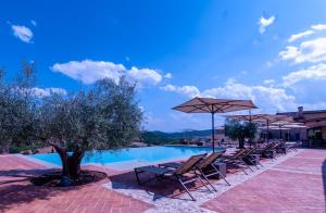 Bazén v ubytování Borgo Sant'Apollinare - Resort nebo v jeho okolí
