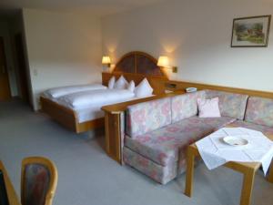 Postel nebo postele na pokoji v ubytování Hotel Schauinsland