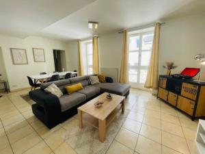 a living room with a couch and a table at Le Duplex - Hyper Centre-Ville - 6 voyageurs in Le Mans