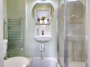 Ένα μπάνιο στο 6 Bed in Keswick SZ389