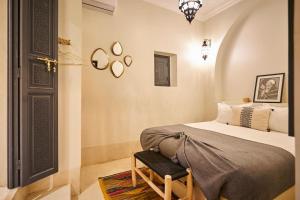 Postel nebo postele na pokoji v ubytování Riad Algora en exclusivité 13 P au cœur de la Médina
