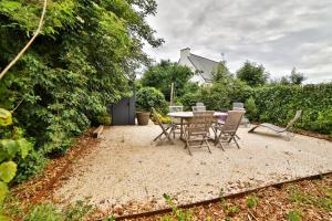 Zahrada ubytování Ancienne Forge avec son jardin à 2 pas de la plage