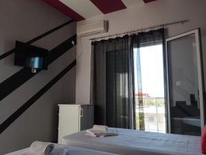 TV a/nebo společenská místnost v ubytování Hotel Neon Astron