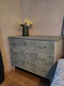 En eller flere senge i et værelse på Nooruse Charm Apartment