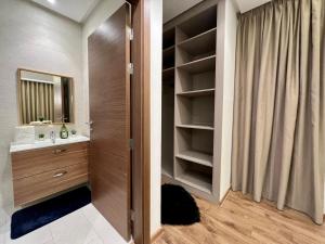 A bathroom at Casa Financial City 2 Bedrooms - Appartali Luxury Platform Még 25 kép