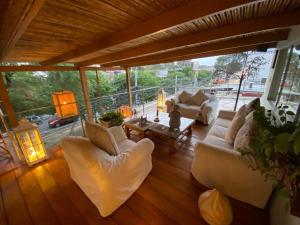 a living room with white furniture and a large window at Hotel Mango Verde Bed & Breakfast in Piura