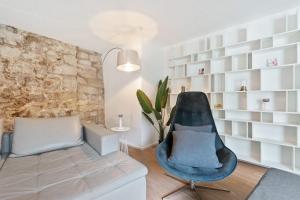 Posezení v ubytování Modern 1BR Apartment in UNESCO Grund, Luxembourg