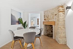 Posezení v ubytování Modern 1BR Apartment in UNESCO Grund, Luxembourg