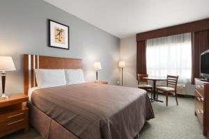 Postel nebo postele na pokoji v ubytování High Prairie Inn