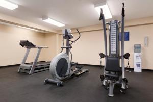 Fitness centrum a/nebo fitness zařízení v ubytování High Prairie Inn