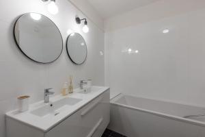 Ένα μπάνιο στο Appartement Hyper Centre Parking Privée +12 φωτογραφίες