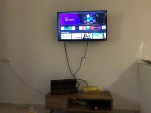 a flat screen tv hanging on a wall at Eva's apartment in Plataria