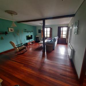 a living room with a couch and a table at La Sierra del Aguanaz in Entrambasaguas