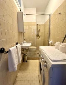 a bathroom with a sink and a washing machine at Appartamento alle Terrazze in Venice-Lido